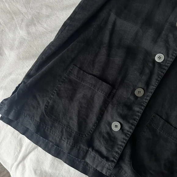 Black Linen Button-Up Summer Vest - Picture 3 of 3